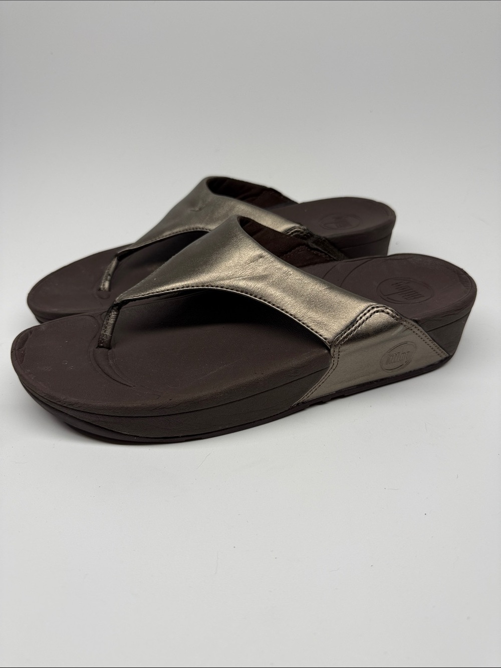 FitFlop Women's Metallic Bronze Wedge Thong Sandals